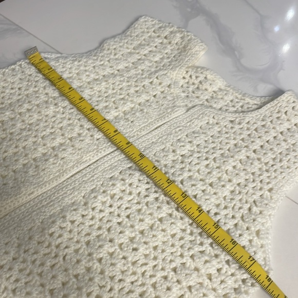 handmade knitted sweaters vest ideal for these cold days - Picture 5 of 5